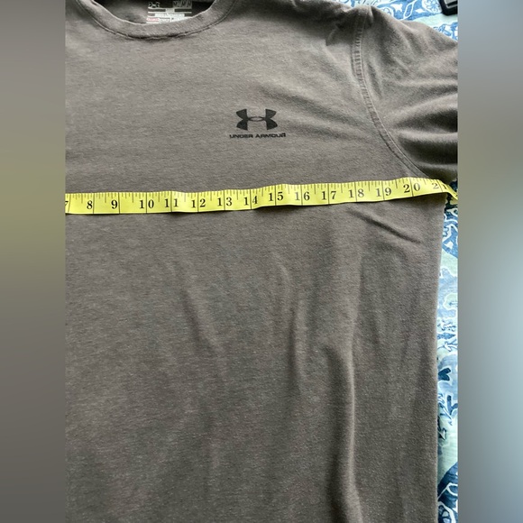 ❤️😎Under Armour Charged Heat Gear Gray Logo Short Sleeve Athletic Tee Shirt - Picture 6 of 8